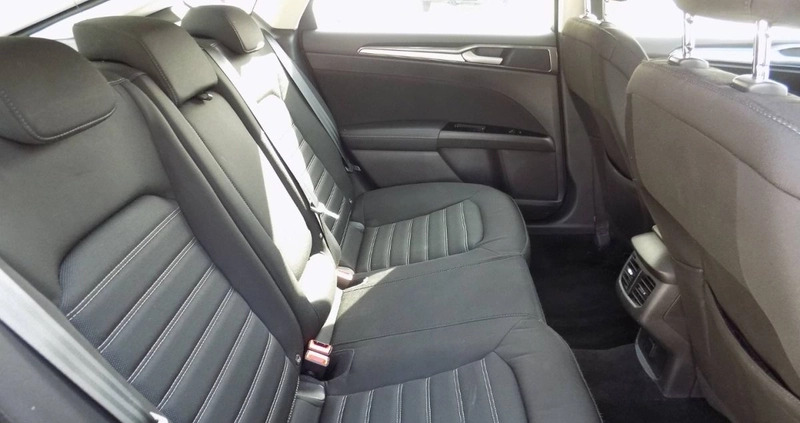 Ford Mondeo cena 88888 przebieg: 59700, rok produkcji 2020 z Szczecin małe 704